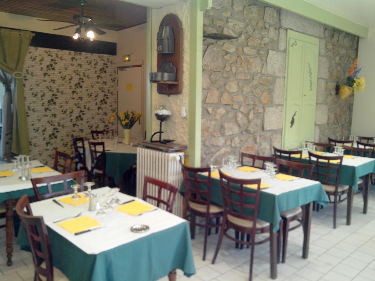 Hotel Restaurant Du Velay Льо Шамбон-сюр-Линьон Екстериор снимка